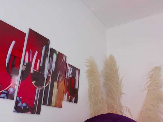 Emma-sexxy live cam on BongaCams