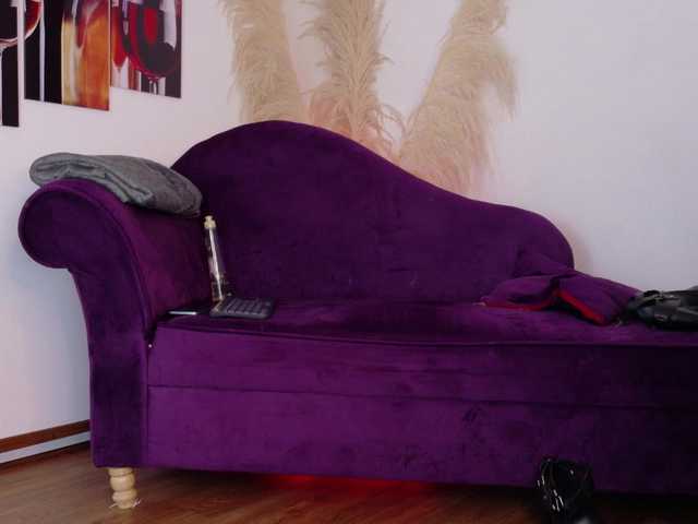 Emma-sexxy live cam on BongaCams
