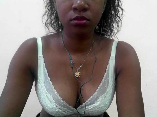 mimie23 live cam on BongaCams