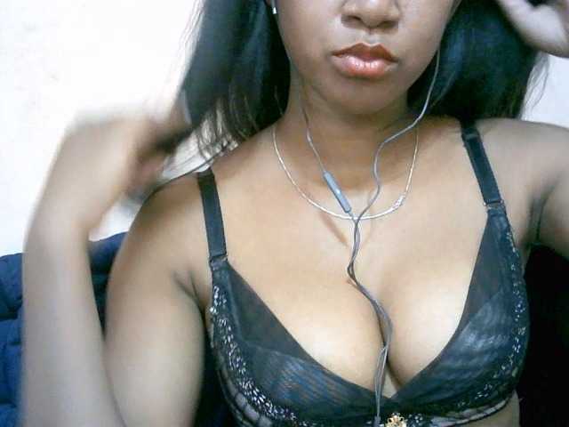 mimie23 live cam on BongaCams