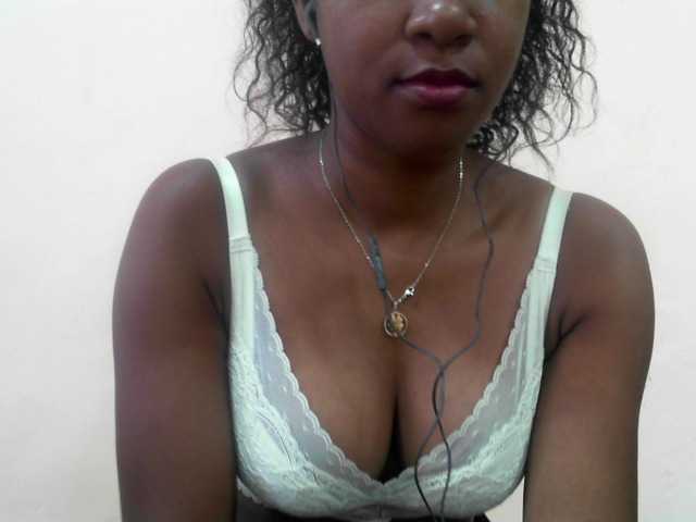 mimie23 live cam on BongaCams