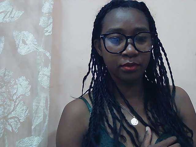 mimie23 live cam on BongaCams