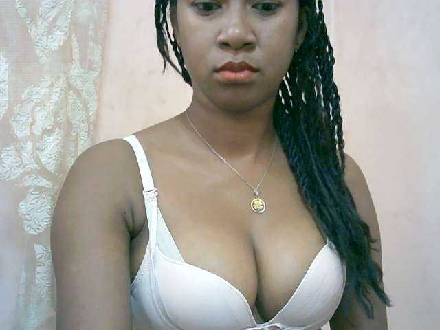 mimie23 live cam on BongaCams