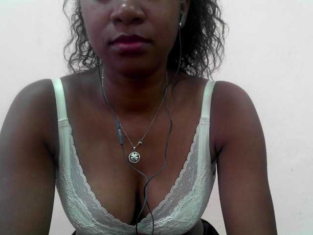 mimie23 live cam on BongaCams