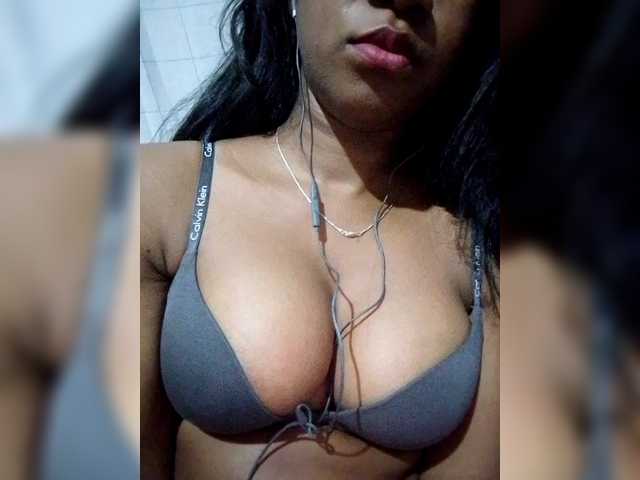 mimie23 live cam on BongaCams