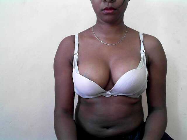 mimie23 live cam on BongaCams