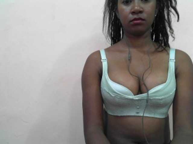 mimie23 live cam on BongaCams