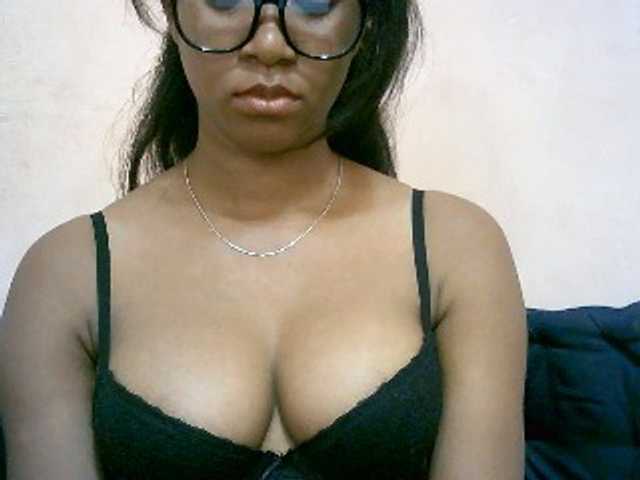 mimie23 live cam on BongaCams