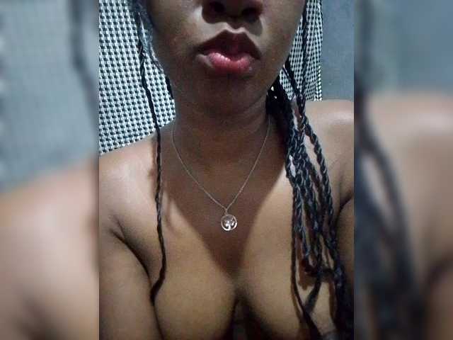 mimie23 live cam on BongaCams