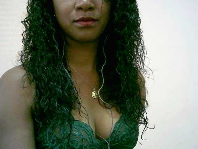 mimie23 live cam on BongaCams
