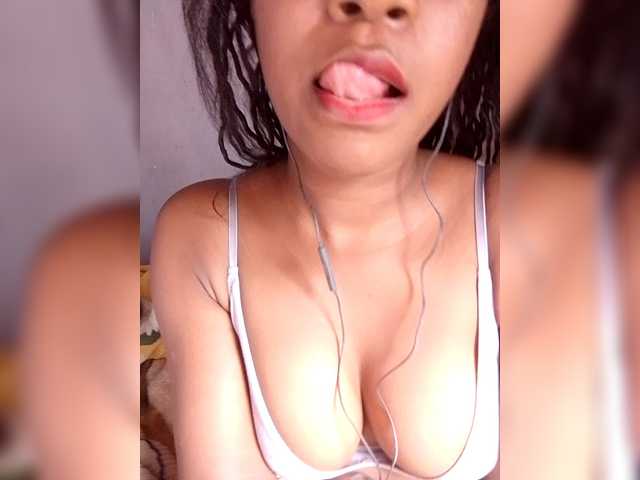 mimie23 live cam on BongaCams