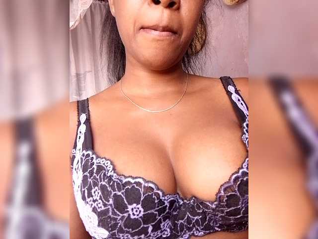 mimie23 live cam on BongaCams