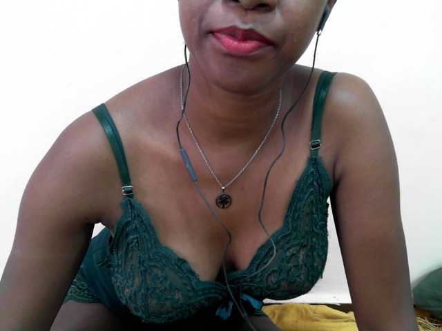 mimie23 live cam on BongaCams
