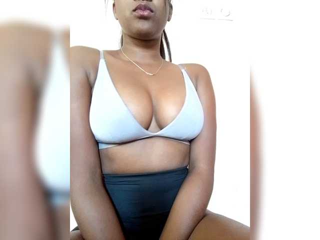 mimie23 live cam on BongaCams