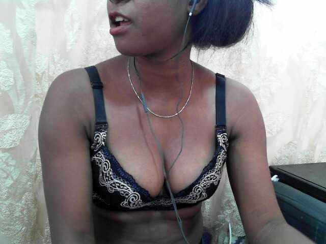 mimie23 live cam on BongaCams