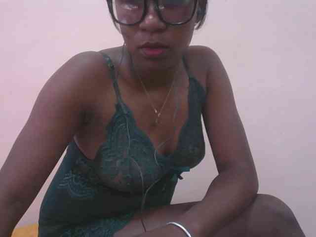 mimie23 Live Webcam on BongaCams