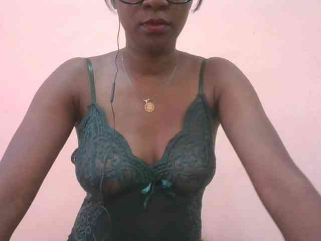 mimie23 Live Webcam on BongaCams