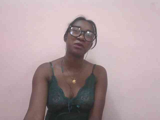 mimie23 Live Webcam on BongaCams