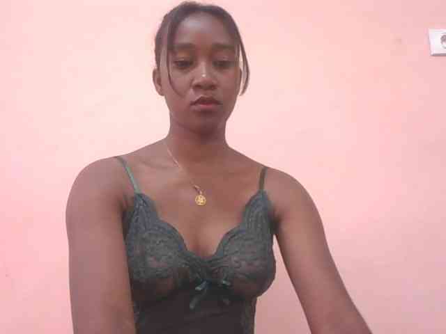 mimie23 Live Webcam on BongaCams