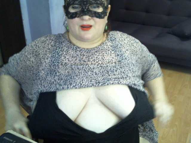 AgilaMipo live cam on BongaCams
