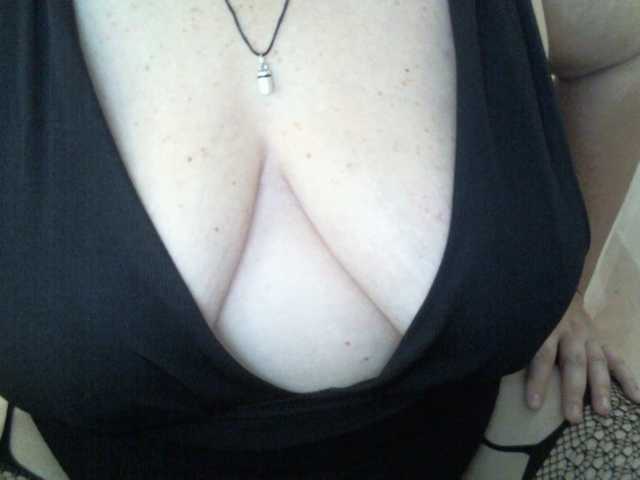 AgilaMipo live cam on BongaCams