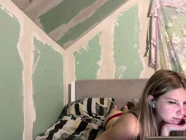 YasmineDrakulic webcam