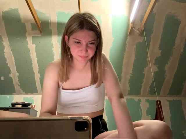 YasmineDrakulic webcam