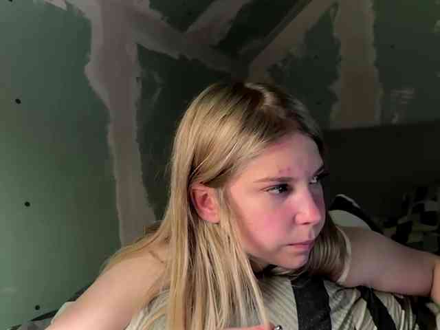 YasmineDrakulic webcam