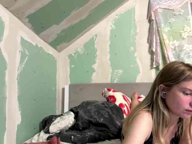 YasmineDrakulic webcam