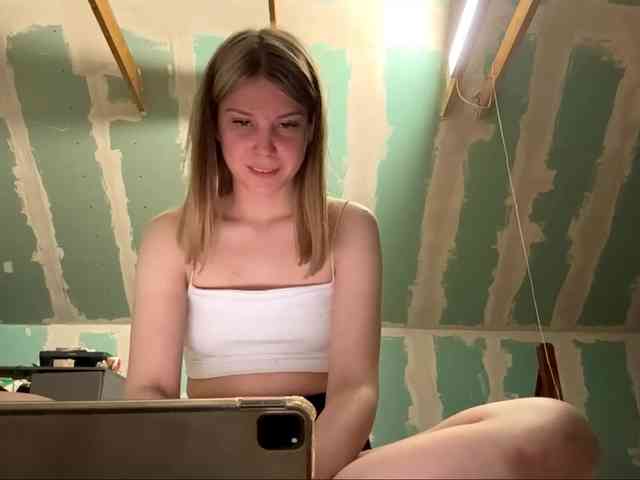 YasmineDrakulic webcam