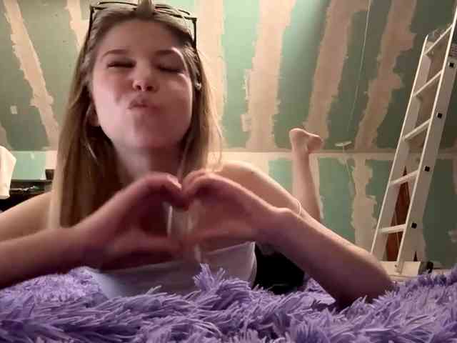 YasmineDrakulic webcam