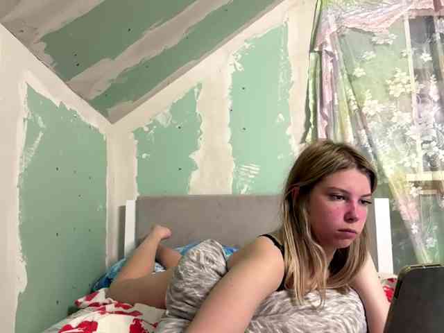 YasmineDrakulic webcam