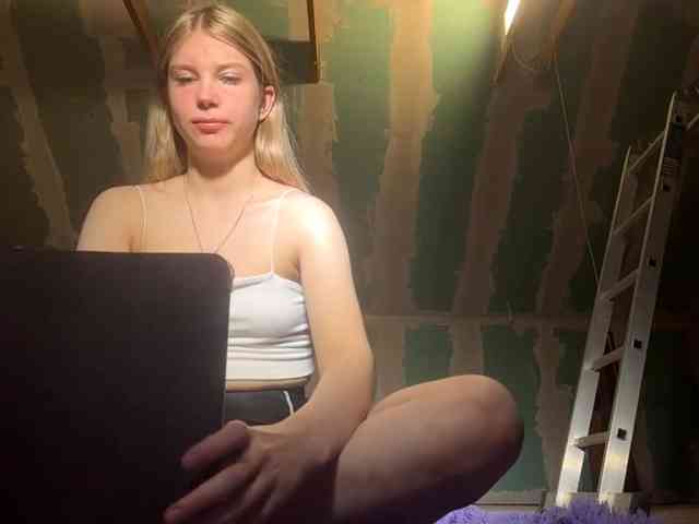 YasmineDrakulic webcam