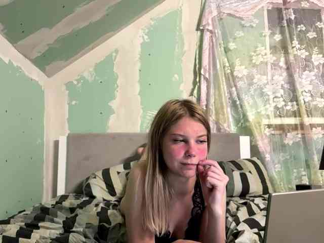 YasmineDrakulic webcam