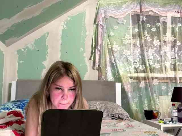 YasmineDrakulic webcam