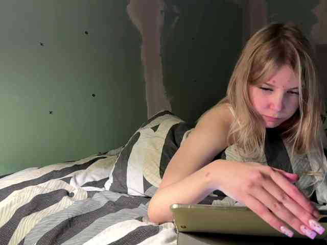 YasmineDrakulic webcam