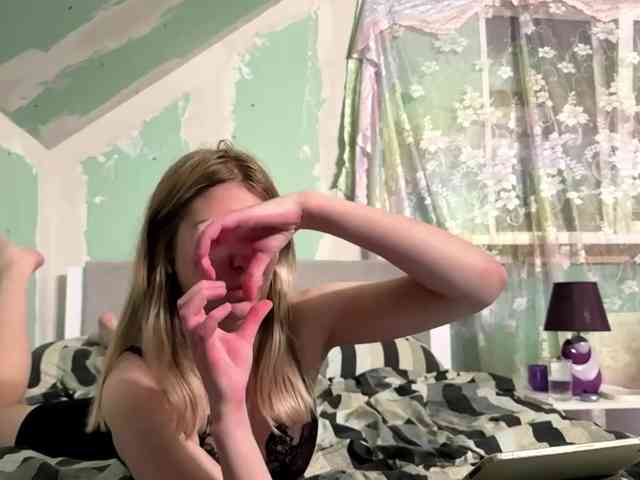 YasmineDrakulic webcam