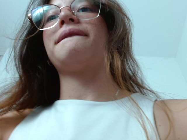 Tiiana live cam on BongaCams