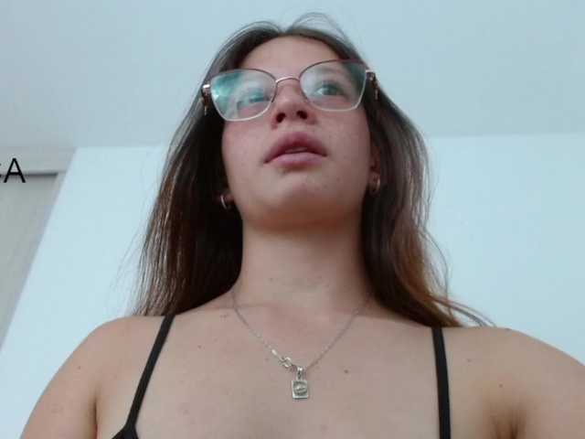 Tiiana live cam on BongaCams