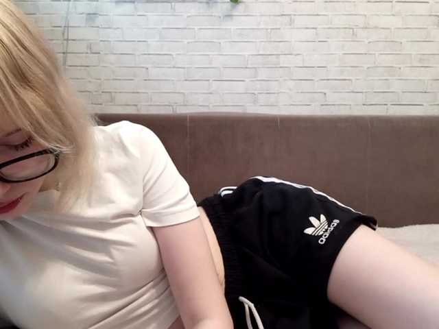 Vinika228 live cam on BongaCams