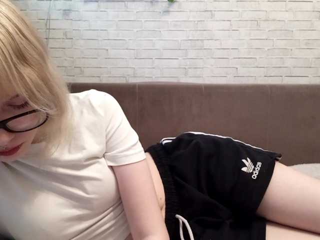 Vinika228 live cam on BongaCams