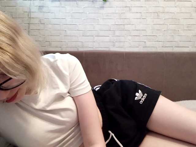 Vinika228 live cam on BongaCams