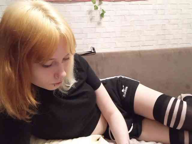 Vinika228 webcam
