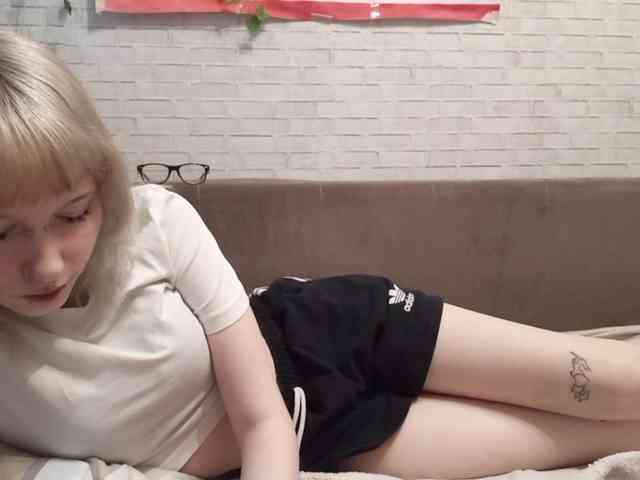 Vinika228 webcam