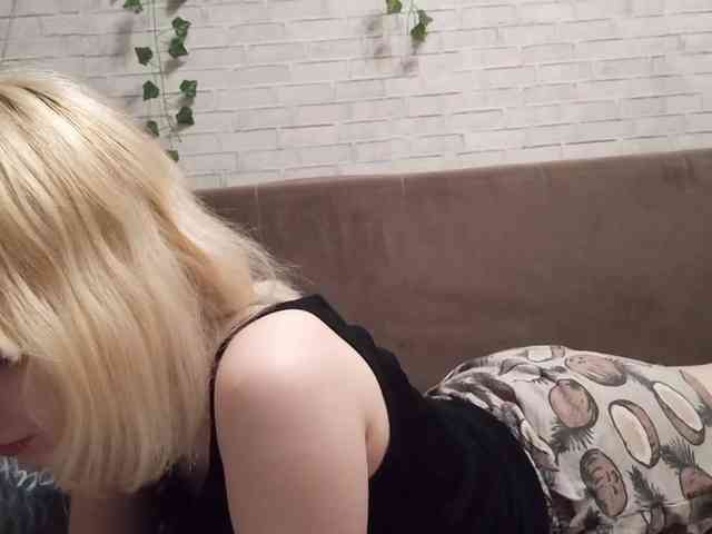 Vinika228 webcam