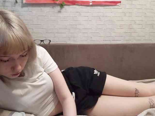 Vinika228 webcam