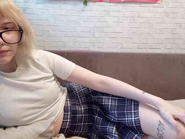 Vinika228 webcam