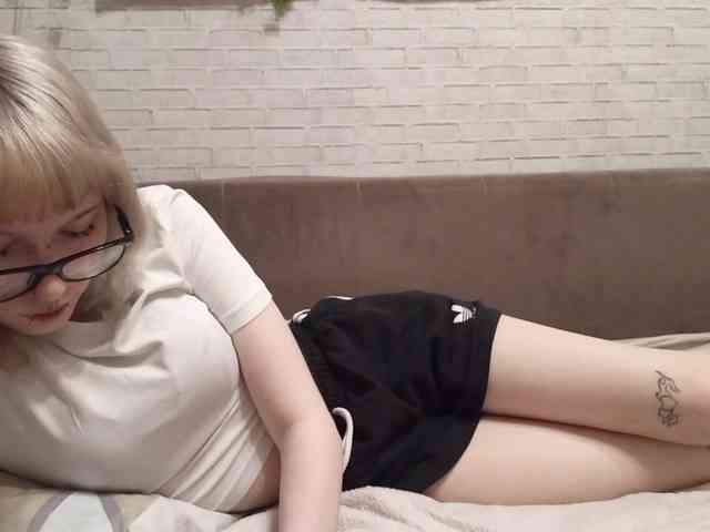 Vinika228 webcam