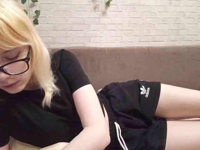 Vinika228 webcam