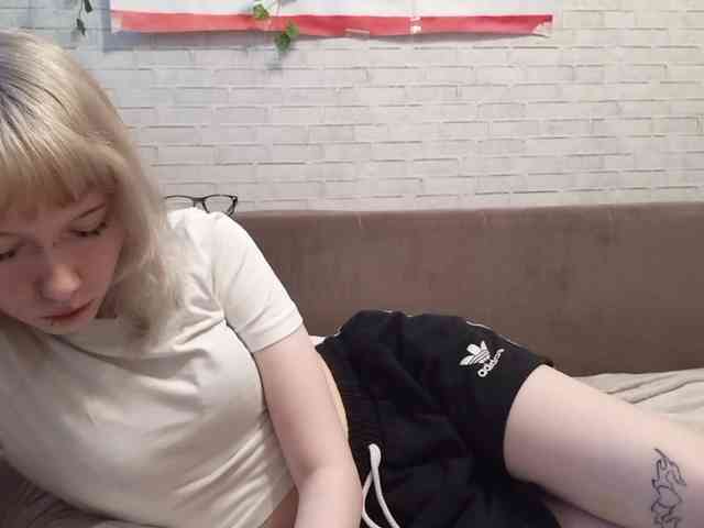 Vinika228 webcam